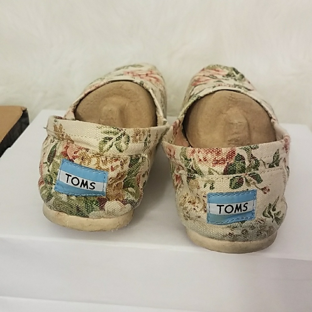 SHABBY CHIC CREAM FLORAL TOMS - Picture 3 of 4